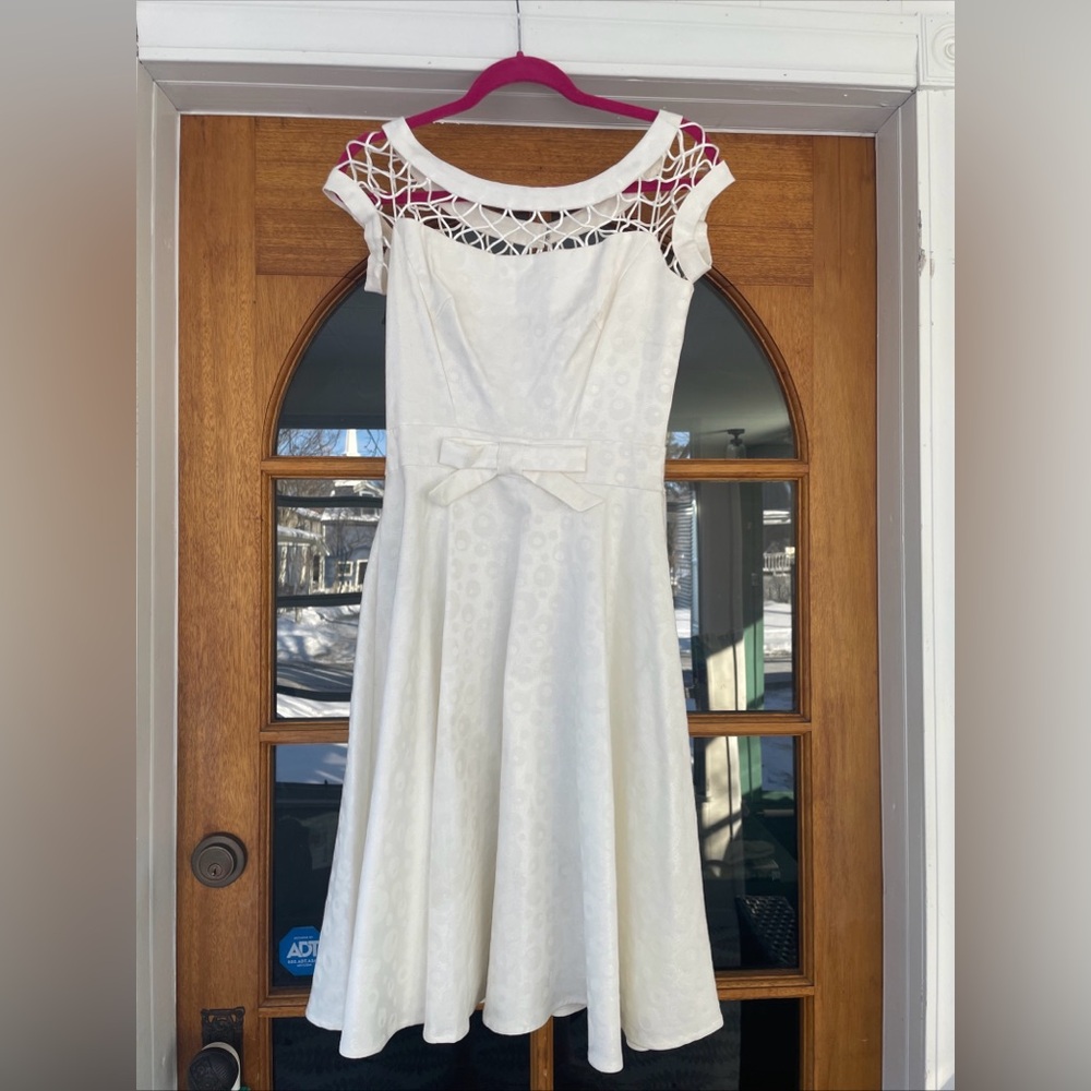 Tatyana Alika White Iridescent Patterned Circle Dress Size Medium - Picture 3 of 7